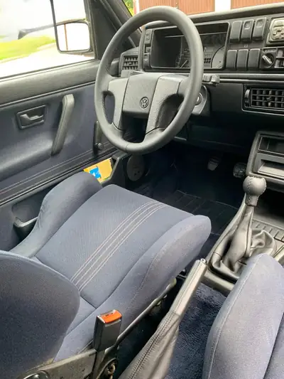 VW Golf G60 Edition One Wolfsburg 1991 — Coupé compact culte, 160 ch pétillants — Miniatura 12