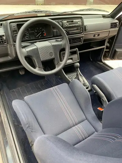 VW Golf G60 Edition One Wolfsburg 1991 — Coupé compact culte, 160 ch pétillants — Miniatura 17