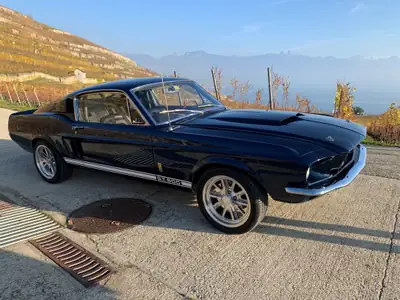 Ford Mustang Shelby GT 500 1967 — Légende américaine, moteur 364 ch — fianco