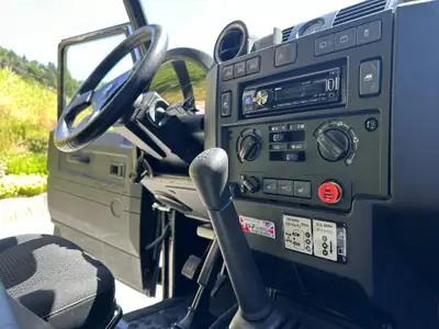 Land Rover Defender 90 TD4 — Légende incontournable du tout-terrain, seulement 17'000 km — cruscotto