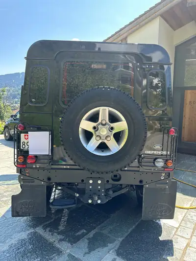 Land Rover Defender 90 TD4 — Légende incontournable du tout-terrain, seulement 17'000 km — interni