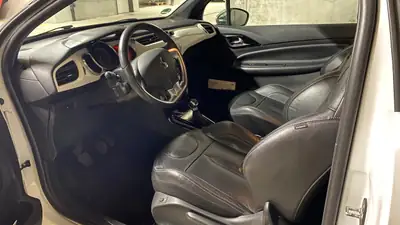 DS3 1.6 VTi SO Chic — Citadine française élégante, entretien impeccable, 113'000 km — vista posteriore