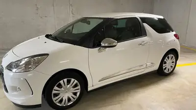 DS3 1.6 VTi SO Chic — Citadine française élégante, entretien impeccable, 113'000 km — fianco