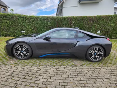 BMW i8 Coupé 2017 — Hybride rechargeable haute performance, seulement 105'000 km — Heckansicht