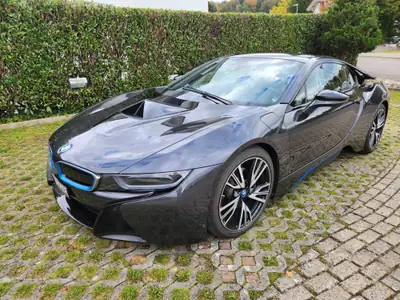 BMW i8 Coupé 2017 — Hybride rechargeable haute performance, seulement 105'000 km — Seitenansicht