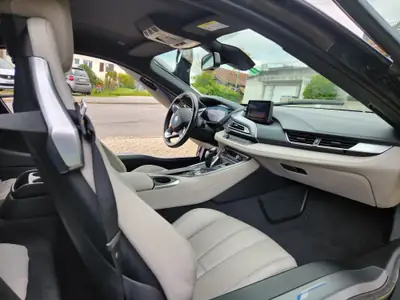 BMW i8 Coupé 2017 — Hybride rechargeable haute performance, seulement 105'000 km — Miniatur 10