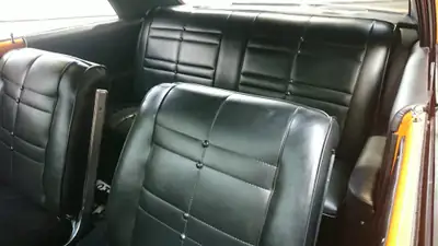 Oldsmobile Cutlass F-85 1965 — Muscle car légendaire, frame-off restauré, V8 performant — Miniature 10