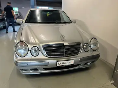 Mercedes-Benz E 320 — Berline de prestige diesel, entretien impeccable — vue extérieure