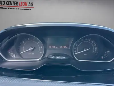 Peugeot 2008 1.2 VTi Access — Citadin polyvalent, essence économe et sans sinistre — Thumbnail 11