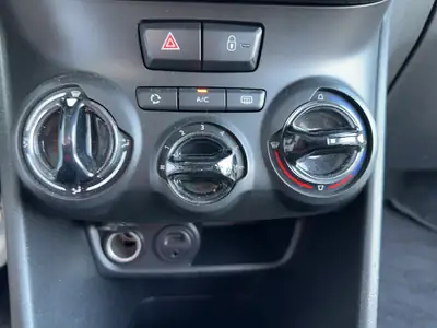 Peugeot 2008 1.2 VTi Access — Citadin polyvalent, essence économe et sans sinistre — Thumbnail 15