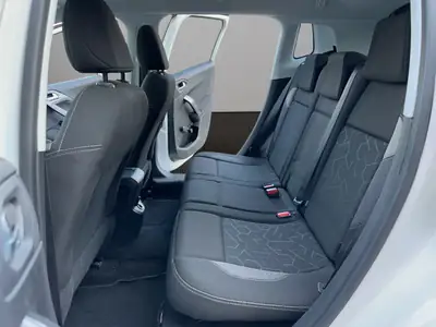 Peugeot 2008 1.2 VTi Access — Citadin polyvalent, essence économe et sans sinistre — Thumbnail 13