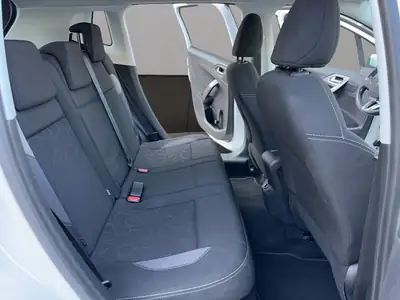 Peugeot 2008 1.2 VTi Access — Citadin polyvalent, essence économe et sans sinistre — Thumbnail 18