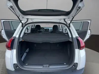 Peugeot 2008 1.2 VTi Access — Citadin polyvalent, essence économe et sans sinistre — Thumbnail 19
