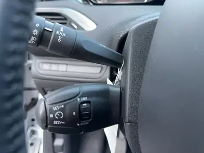 Peugeot 2008 1.2 VTi Access — Citadin polyvalent, essence économe et sans sinistre — Thumbnail 22