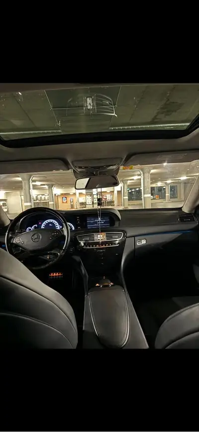 Mercedes-Benz CL 500 4Matic — Coupé Grand Tourisme, 435 ch et transmission 7G-Tronic — détail