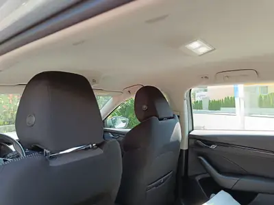 Skoda Octavia Combi 1.5 TSI G-Tec — Polyvalence écologique et technologie DSG — Miniatur 9