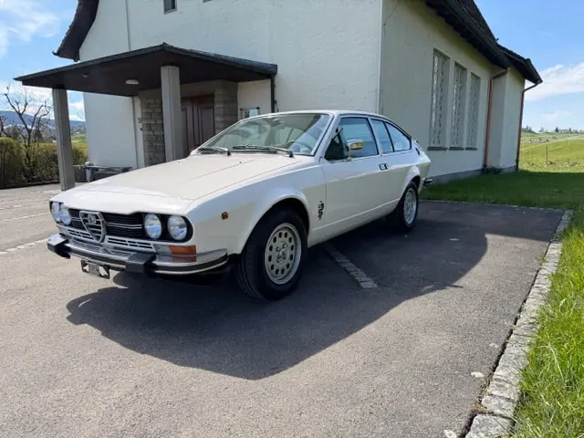 Alfa Romeo GTV Alfetta 2.0 — Coupé italien mythique, 122'000 km, sans sinistre
