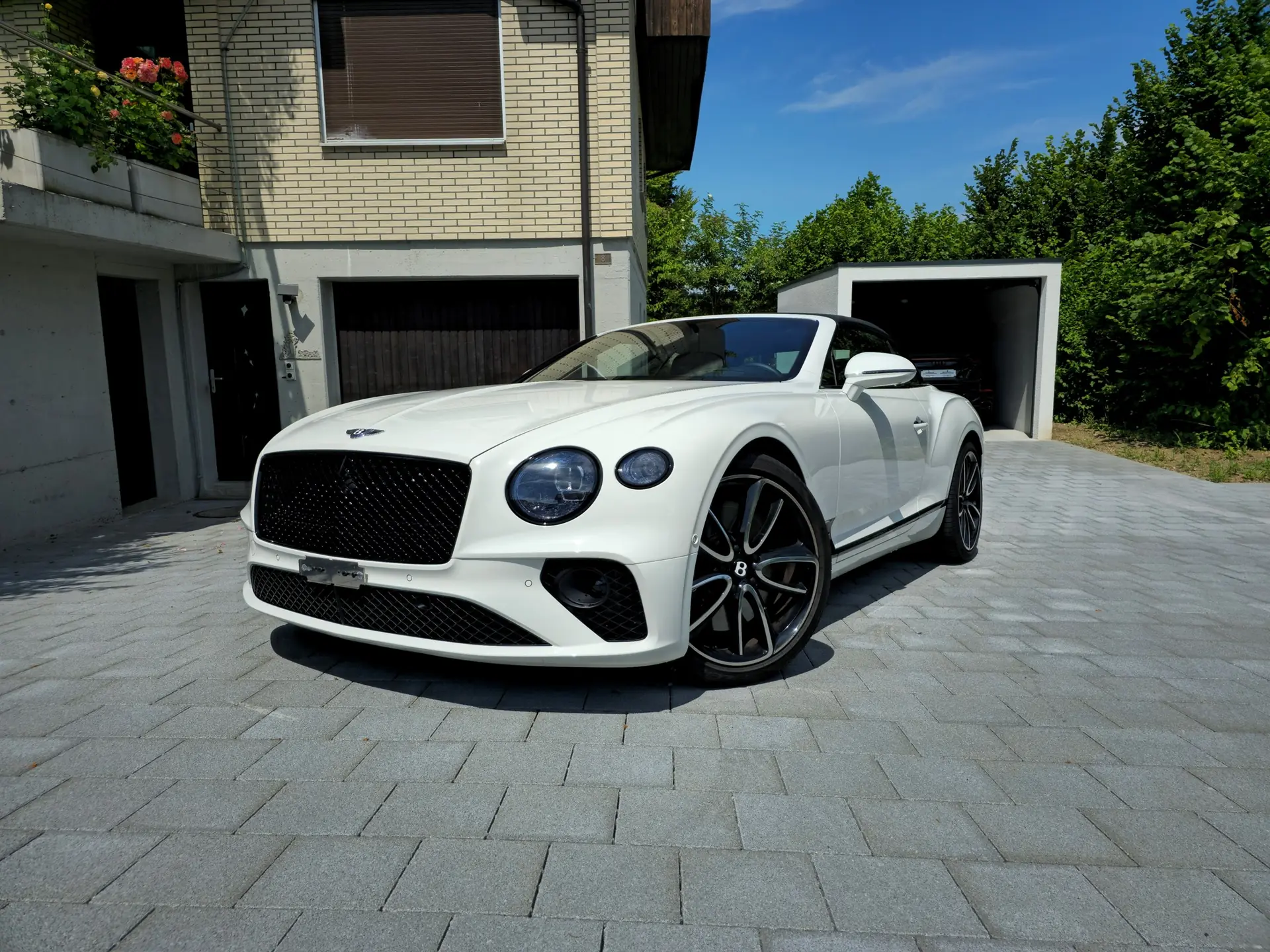 Bentley Continental GTC 4.0 V8 Mulliner — Cabriolet de luxe, 550 ch et seulement 29'000 km — Außenansicht