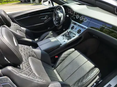 Bentley Continental GTC 4.0 V8 Mulliner — Cabriolet de luxe, 550 ch et seulement 29'000 km — Detail