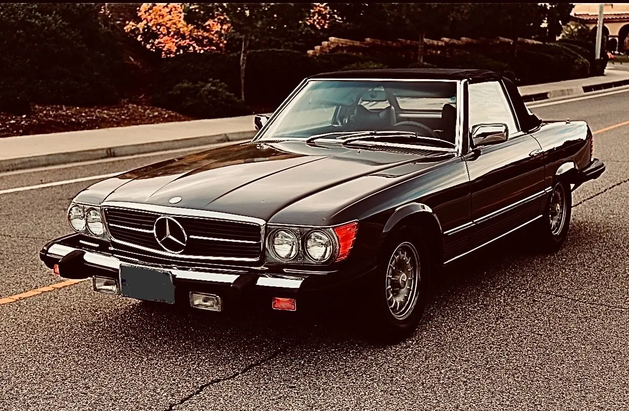 Mercedes-Benz SL 450 — Roadster mythique V8 1977, Premier propriétaire, 58 000 km originaux — vue extérieure