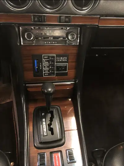 Mercedes-Benz SL 450 — Roadster mythique V8 1977, Premier propriétaire, 58 000 km originaux — tableau de bord