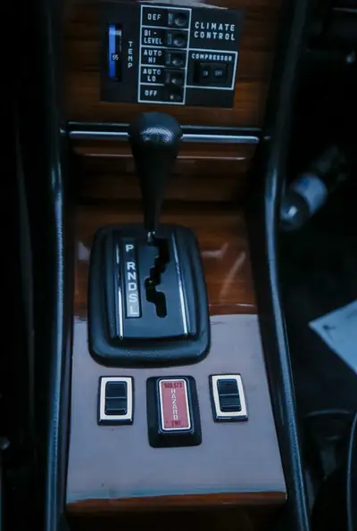 Mercedes-Benz SL 450 — Roadster mythique V8 1977, Premier propriétaire, 58 000 km originaux — Miniature 8