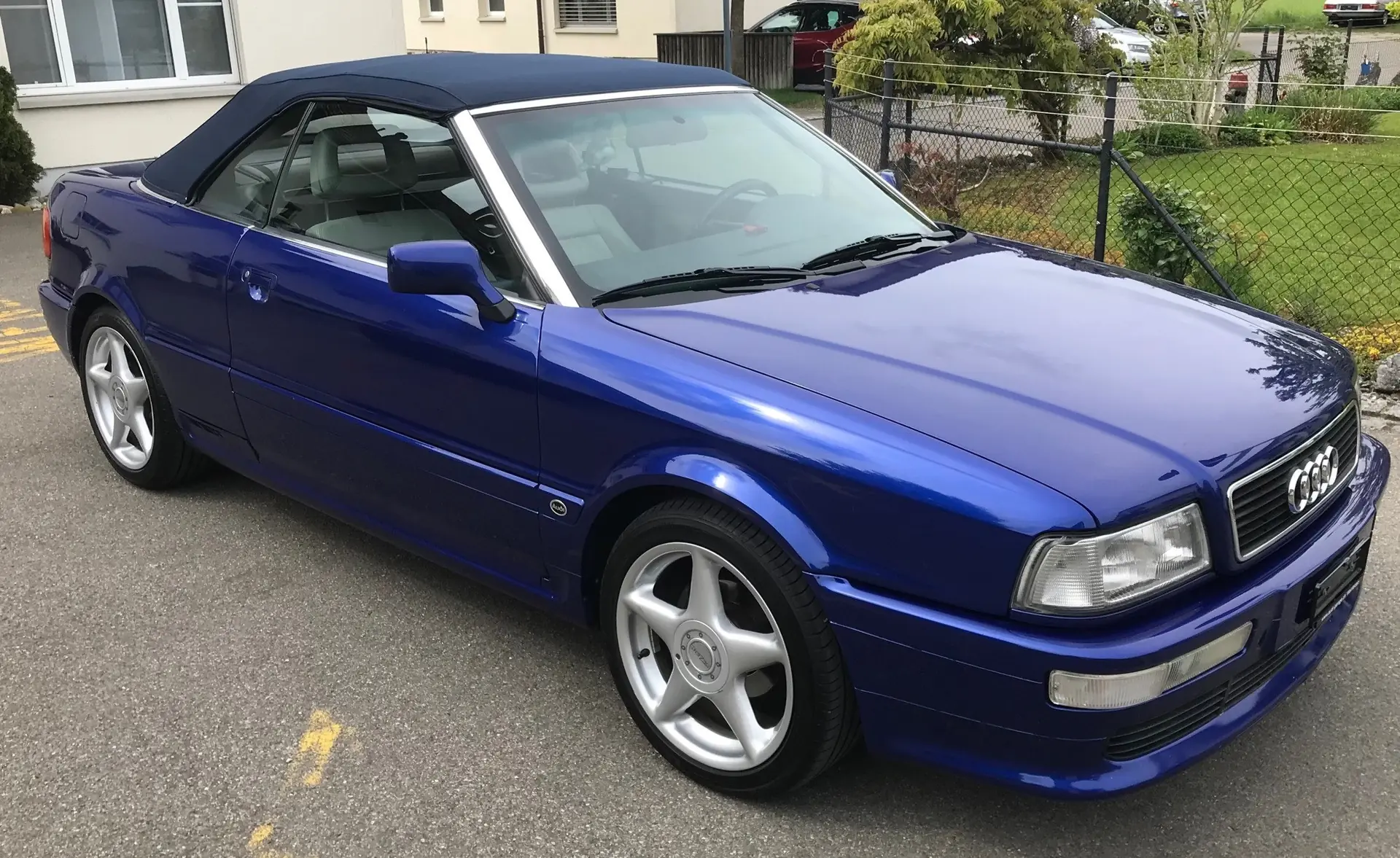 Audi Cabriolet 2.3e — Décapotable classique des années 90, moteur essence 2.3L — Außenansicht