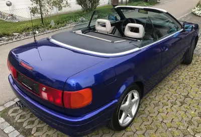 Audi Cabriolet 2.3e — Décapotable classique des années 90, moteur essence 2.3L — Innenraum