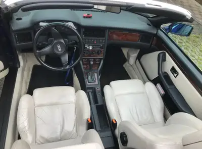 Audi Cabriolet 2.3e — Décapotable classique des années 90, moteur essence 2.3L — Detail