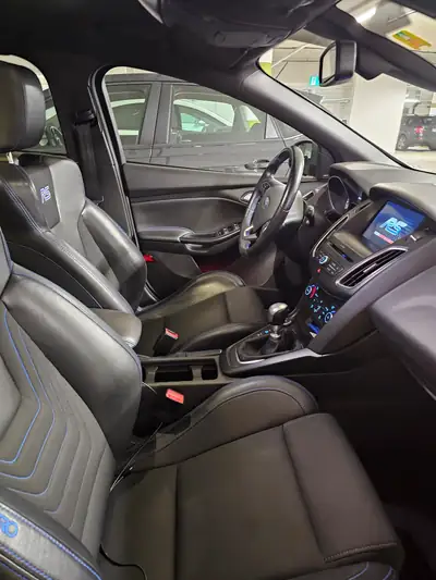 Ford Focus RS 2.3 EcoBoost AWD — 350 ch, performance et sportivité garanties — tableau de bord