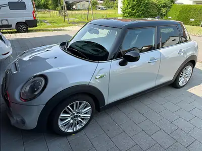 MINI Cooper S F55 — Britannique pétillante, 192 ch et panoramique toit ouvrant — fianco