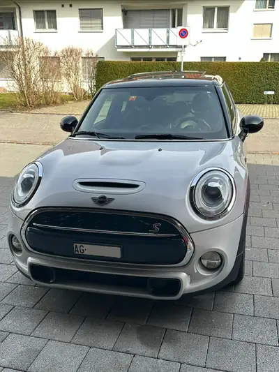 MINI Cooper S F55 — Britannique pétillante, 192 ch et panoramique toit ouvrant — vista esterna