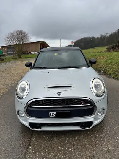 MINI Cooper S F55 — Britannique pétillante, 192 ch et panoramique toit ouvrant — dettaglio