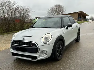 MINI Cooper S F55 — Britannique pétillante, 192 ch et panoramique toit ouvrant — cruscotto