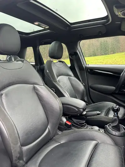 MINI Cooper S F55 — Britannique pétillante, 192 ch et panoramique toit ouvrant — Miniatura 7