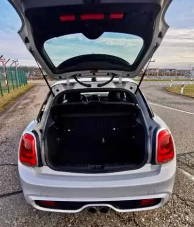 MINI Cooper S F55 — Britannique pétillante, 192 ch et panoramique toit ouvrant — Miniatura 11