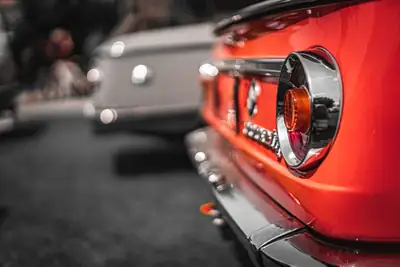 BMW 2002 Tii 1974 — Légende des années 70, look Jägermeister iconic — dettaglio