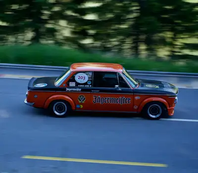 BMW 2002 Tii 1974 — Légende des années 70, look Jägermeister iconic — Miniatura 9