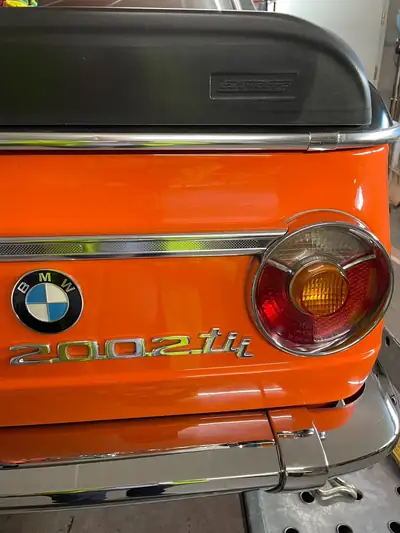 BMW 2002 Tii 1974 — Légende des années 70, look Jägermeister iconic — Miniatura 8