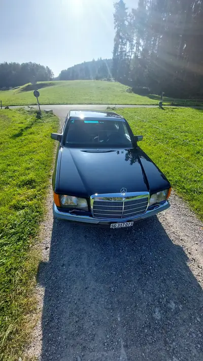 Mercedes-Benz 280 SE 1983 — Berline classique essence, 185 ch authentiques — fianco