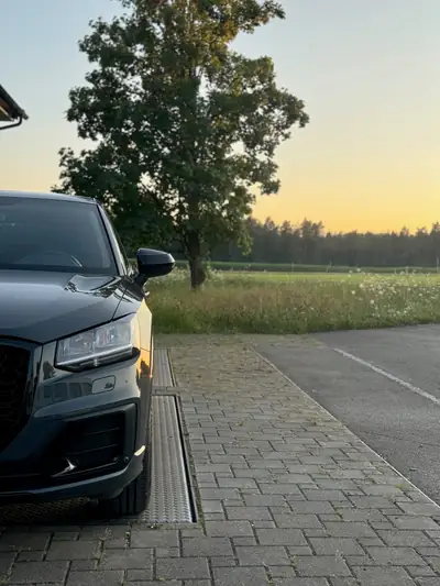 Audi Q2 1.4 TFSI Sport S-tronic — SUV urbain dynamique, entretien inclus — dashboard