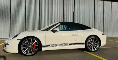 Porsche 911 Cabrio Carrera S PDK — Cabriolet légendaire, 400 ch et toit ouvert — vista esterna