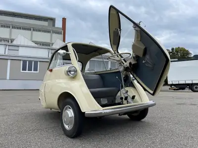 BMW Isetta 300 Export 1959 — L'icône de la mobilité urbaine compacte — vista posteriore
