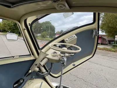 BMW Isetta 300 Export 1959 — L'icône de la mobilité urbaine compacte — fianco