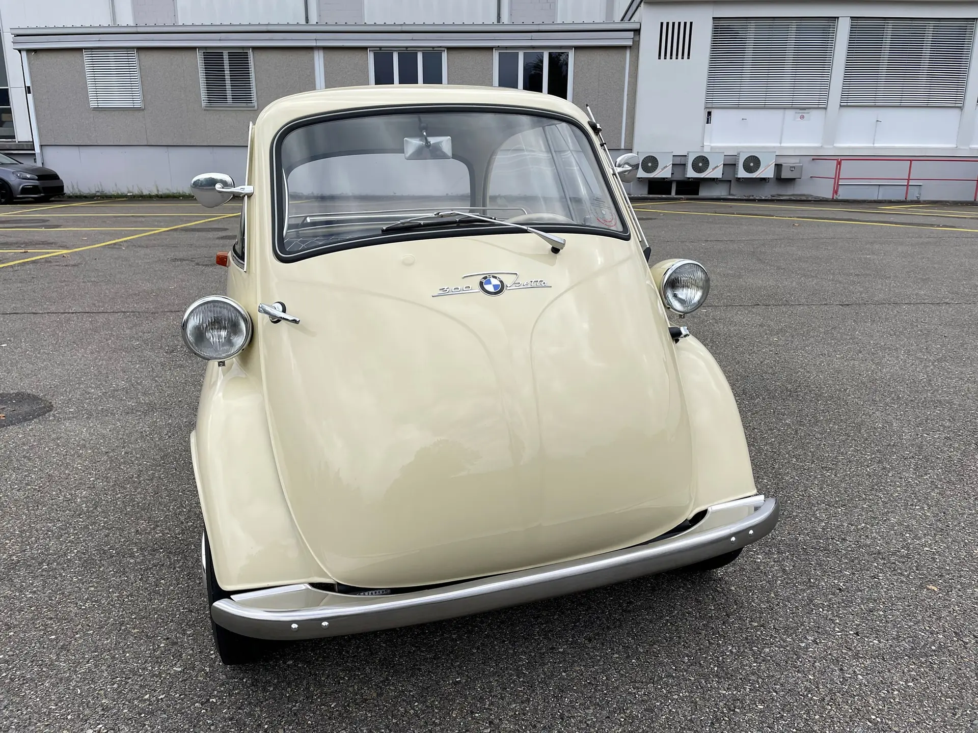 BMW Isetta 300 Export 1959 — L'icône de la mobilité urbaine compacte — vista esterna