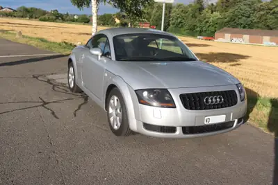 Audi TT Coupé 1.8 T 2003 — Sportive d'exception, 46 000 km d'origine — vue extérieure