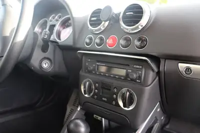 Audi TT Coupé 1.8 T 2003 — Sportive d'exception, 46 000 km d'origine — Miniature 9