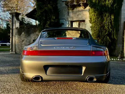 Porsche 911 Carrera 4 S — Coupé mythique 2002, 320 ch, boîte manuelle, état exceptionnel — vue extérieure