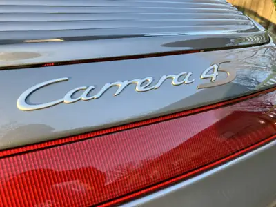 Porsche 911 Carrera 4 S — Coupé mythique 2002, 320 ch, boîte manuelle, état exceptionnel — côté