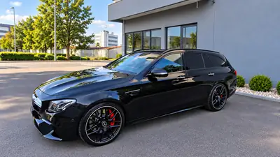 Mercedes-Benz E 63 AMG S Edition 1 — Break haute performance, 612 ch et traction intégrale — side view